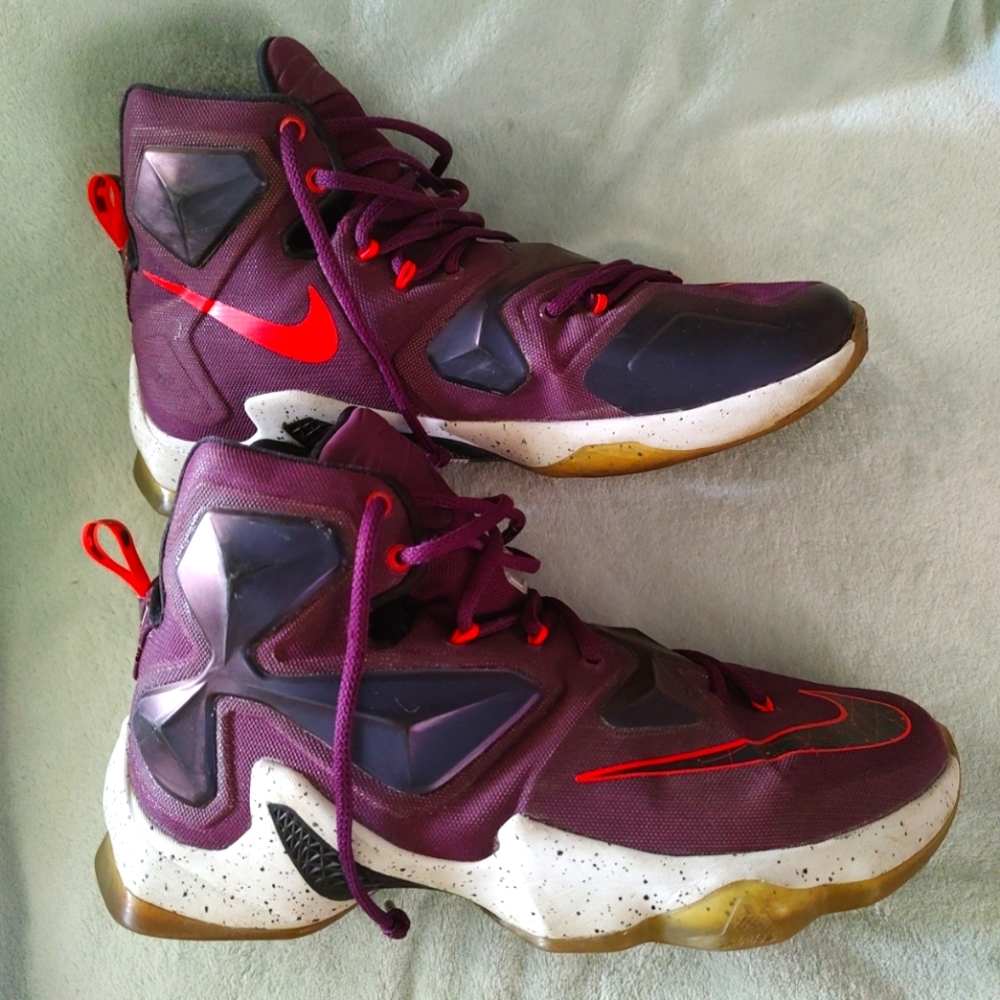 Nike Lebron James XIII 2015 high top basketball shoes Mulberry & Black sz 9.5